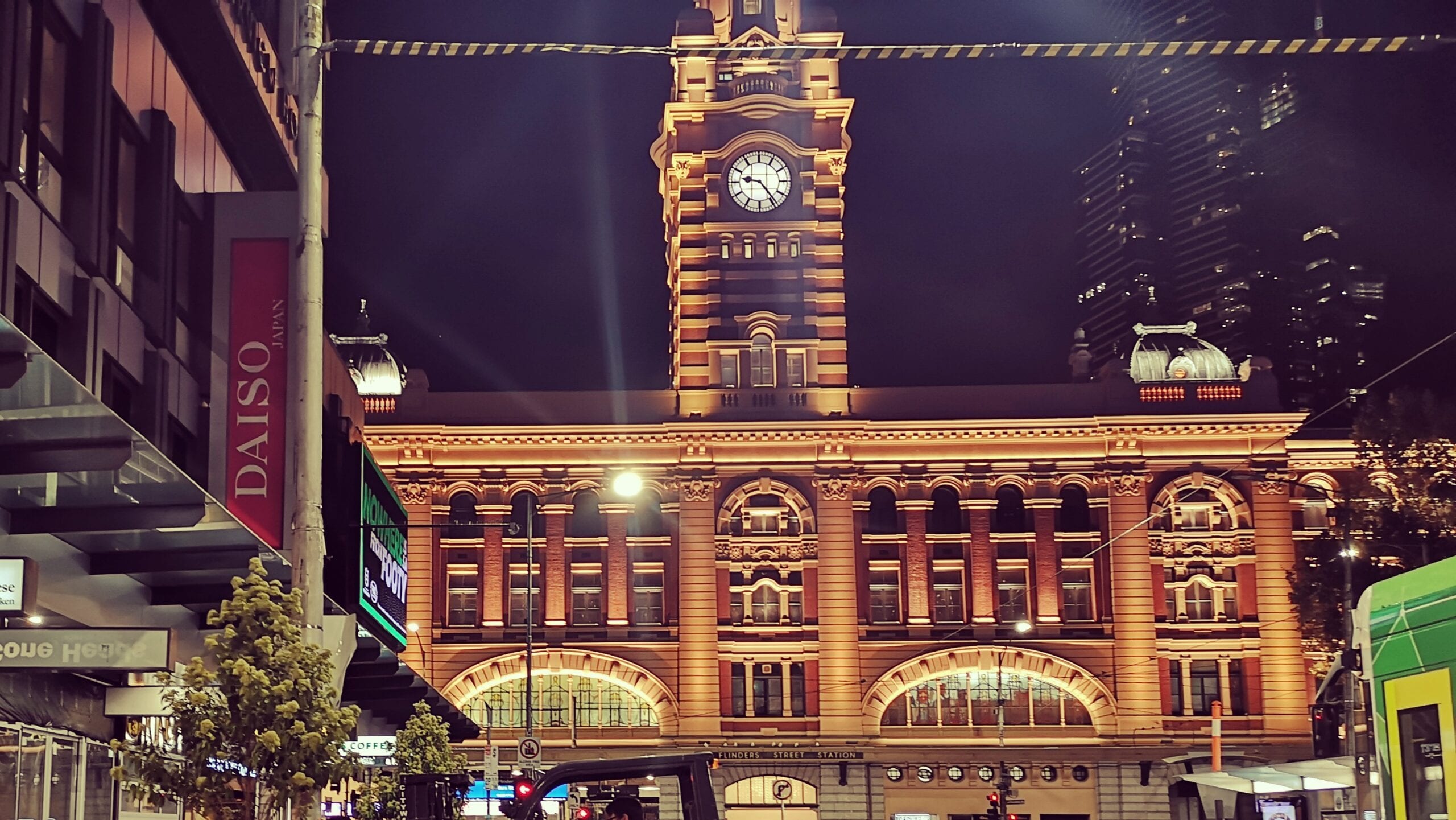 flinders-street-station-places-to-visit-proleaf-pty-ltd